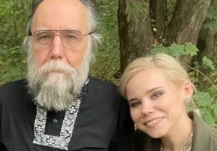 Putin'in 'beyni' siyaset uzmanı Dugin’in kızı Darya, aracındaki patlamada öldü 