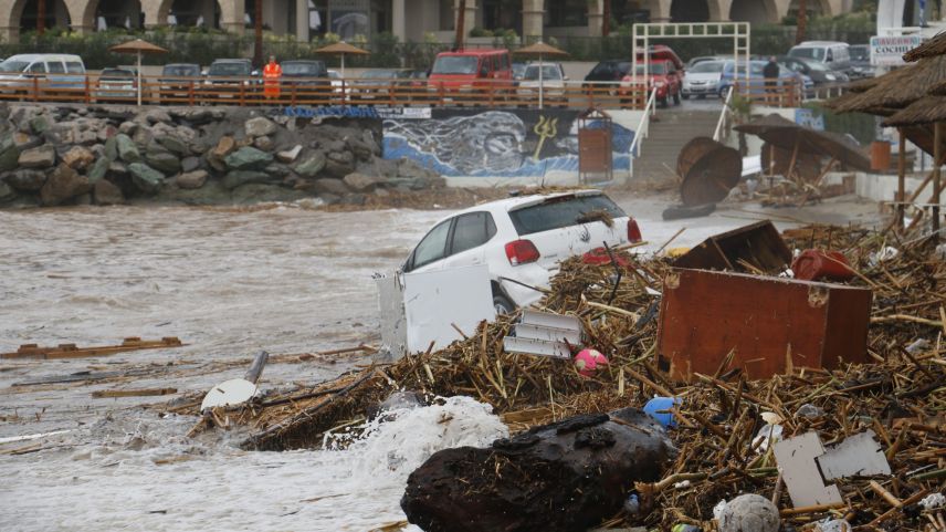 Girit Adası'nda sel felaketinde bir kişi öldü, 3 kayıp var