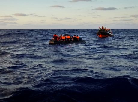 Τραγωδία: Τουλάχιστον 20 μετανάστες νεκροί από το ναυάγιο