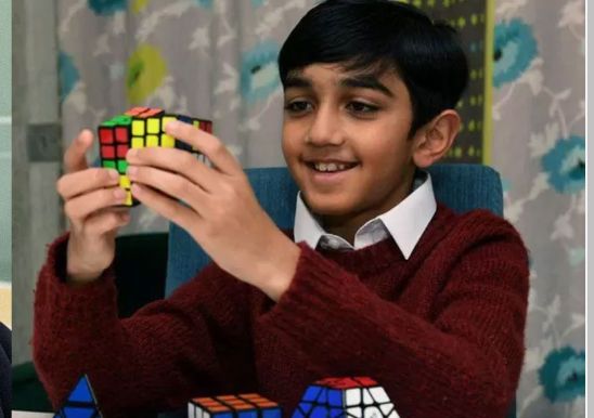 1﻿1 yaşındaki Yusuf Şah, Mensa zeka testinde 162 puan alarak Stephen Hawking'i geçti