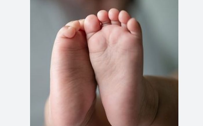 Νεκρό βρέφος: «Έπαιρναν φακελάκια για να σώσουν το παιδί μου»