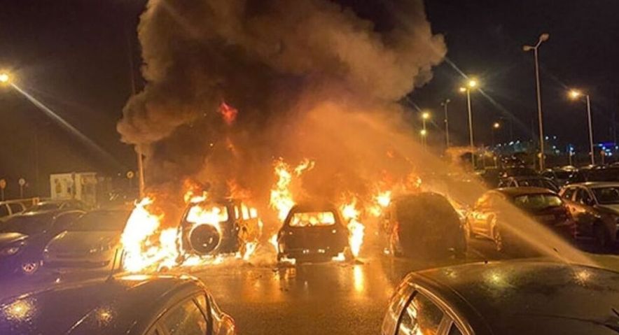 Οκτώ αυτοκίνητα κάηκαν στο πάρκινγκ του αεροδρομίου της Αλεξανδρούπολης