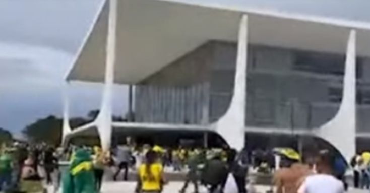 Bolsonaro taraftarları Kongre ve Başkanlık Sarayı'nı bastı