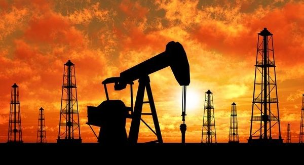 Νέα πτώση τιμών για πετρέλαιο και φυσικό αέριο