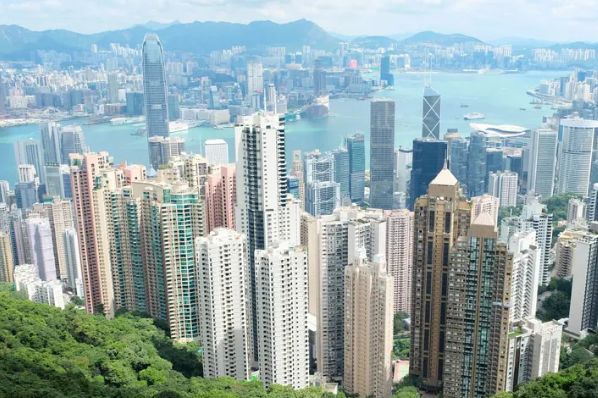 Turist çekmek isteyen Hong Kong, 500 bin uçak bileti hediye edecek