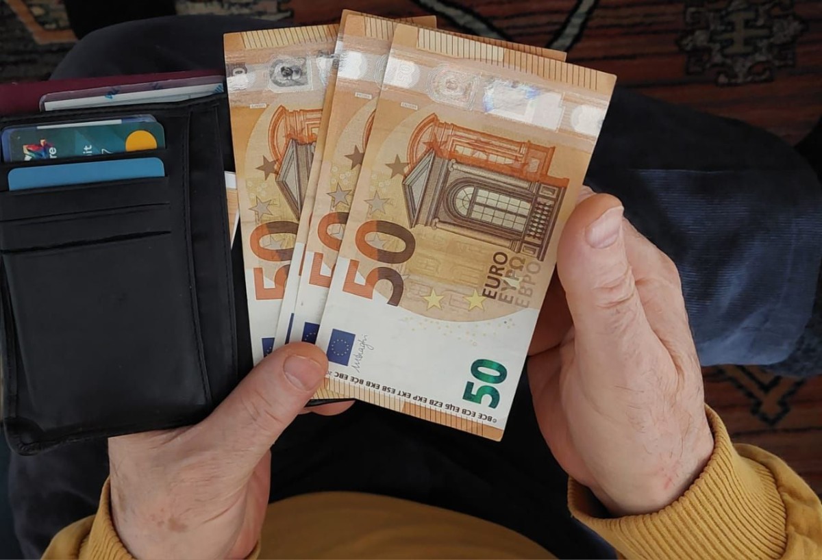 Έκτακτο δώρο Πάσχα 300 ευρώ: Πότε θα κατατεθεί