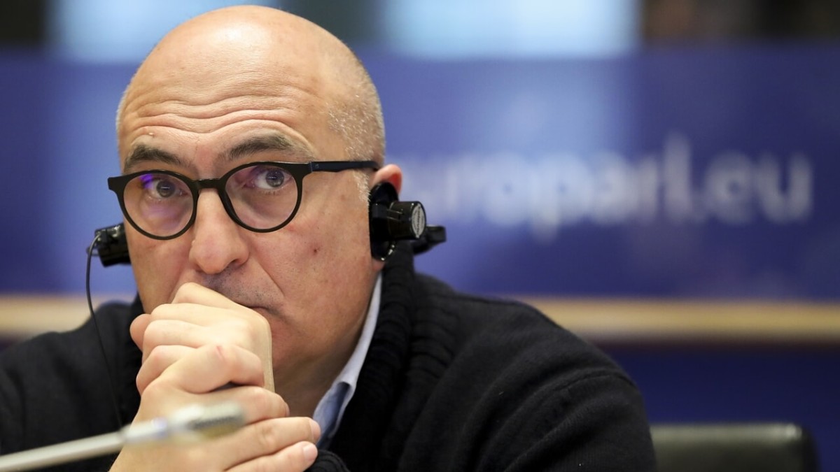 Ιταλία: Ένταλμα σύλληψης για τον ευρωβουλευτή Αντρέα Κοτσολίνο