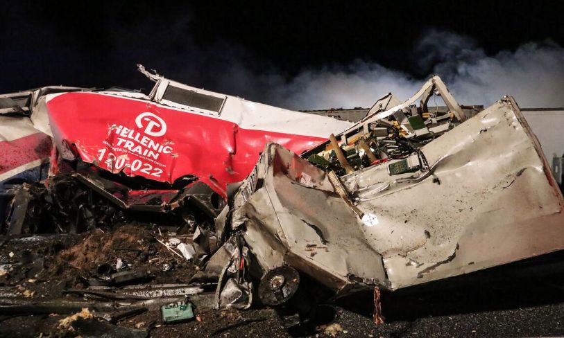 Σύγκρουση τρένων στα Τέμπη: Παραμένουν μη ταυτοποιημένοι δύο νεκροί