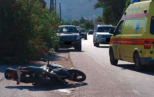 Τροχαίο με δύο τραυματίες: Μοτοσικλέτα εξετράπη της πορείας της