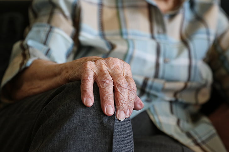 Τρία άτομα ξυλοκόπησαν 91χρονο για 80 ευρώ