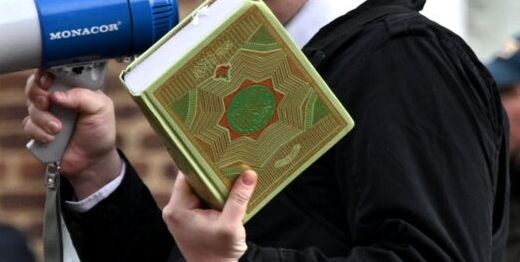 İsveç'te Kur'an-ı Kerim yakma yasağı kaldırıldı