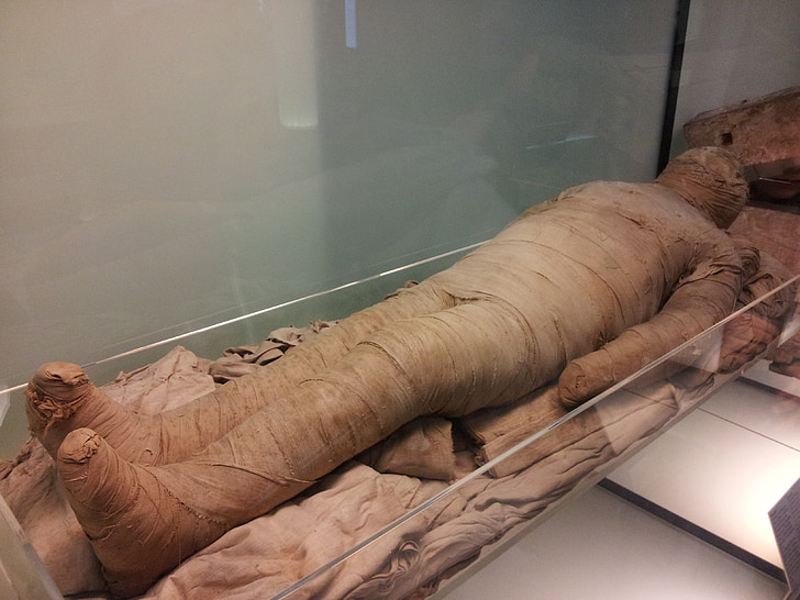128 yıl önce kazara mumyalanan ceset nihayet defnediliyor