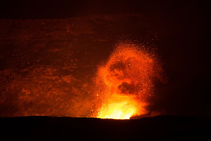 Fagradalsfjall yanardağında patlama alarmı: Acil durum ilan edildi