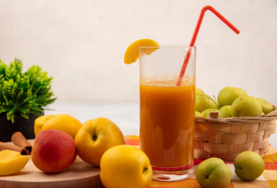 Έρευνα: Γιατί μας παχαίνει ο φρεσκοστυμμένος χυμός φρούτων