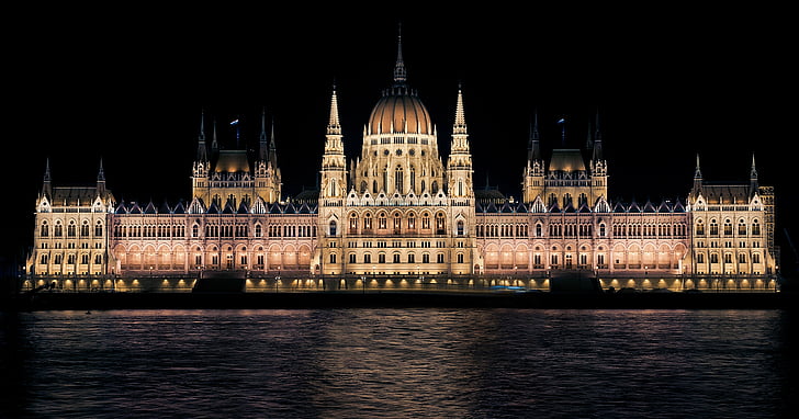 Macaristan hükümeti, ABD'li senatörlerli reddetti