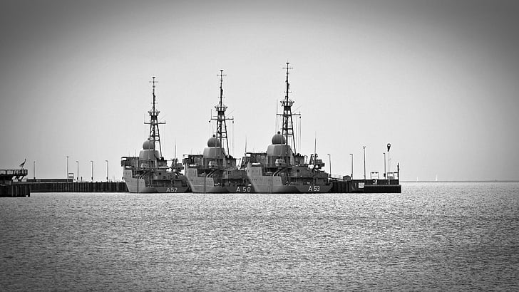 Ukrayna, Karadeniz'de Rus savaş gemisini batırdığını duyurdu