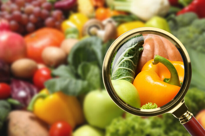 EWG: Η λίστα του 2024 με τα 12 πιο μολυσμένα φρούτα και λαχανικά