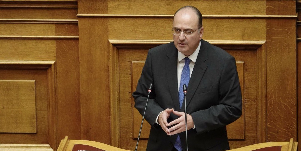 Tartışmalara sebep olan bakan yardımcısı istifa etti.