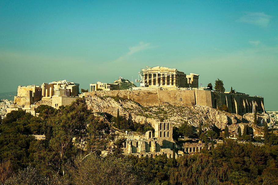 Akropolis'te bıçaklı saldırı: İki turist yaralandı